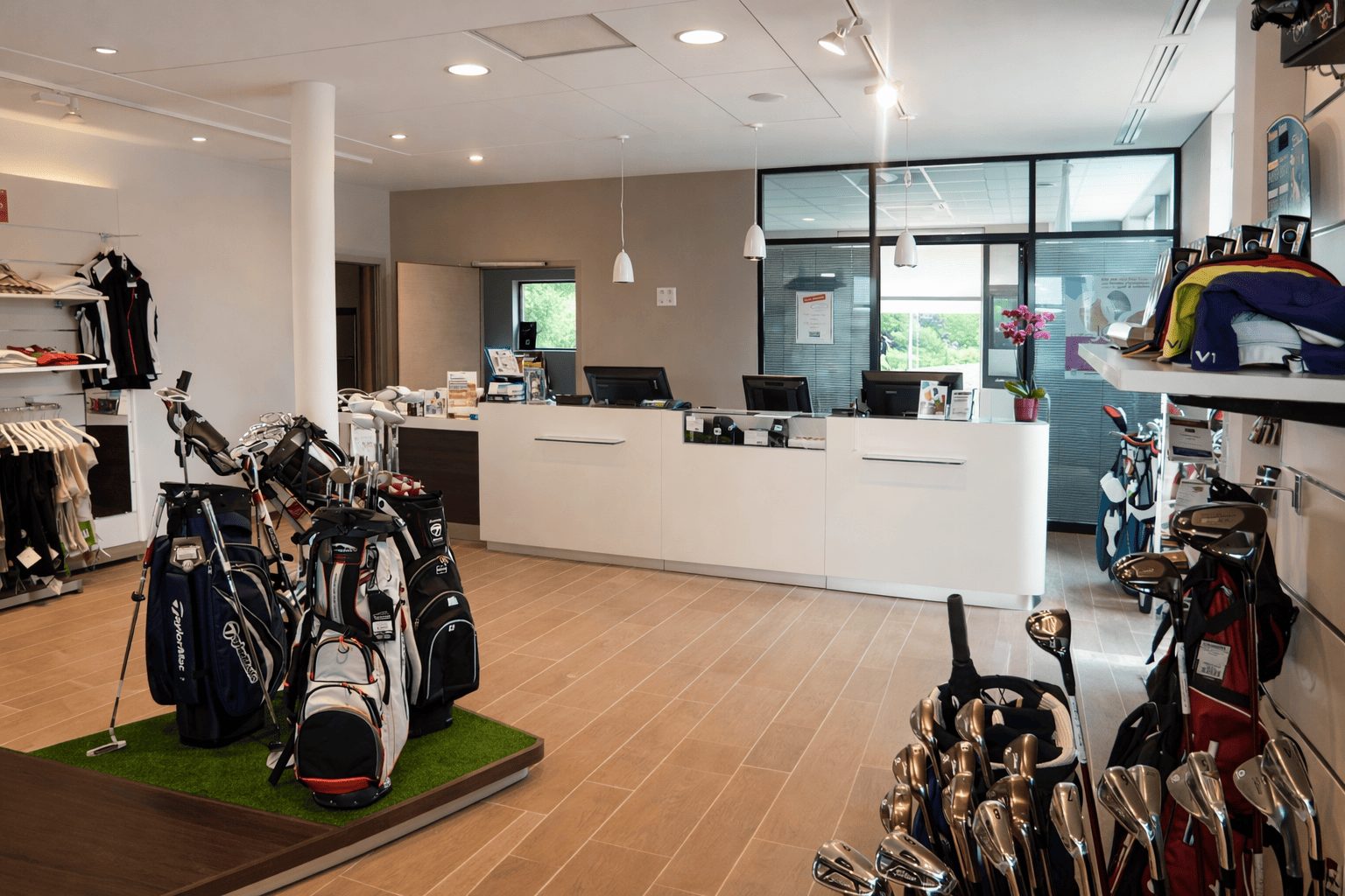 comptoir vente et d'accueil magasin de sport agencement boutique
